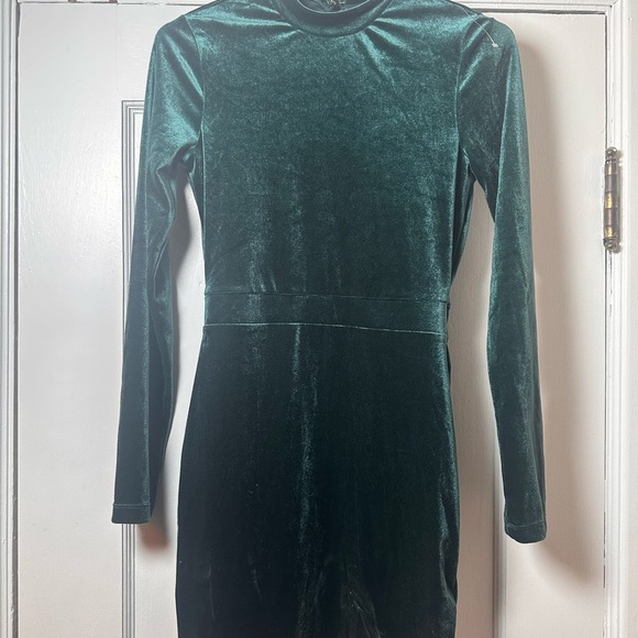 ✨ H&M Divided Stretch Velvet Open Back Dress – Dark Green – Size 6 - Picture 2 of 6